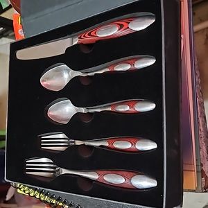 Rhineland 5pc Flatware SetPrice:Butter Knife, Large Spoon, Small Spoon, Large